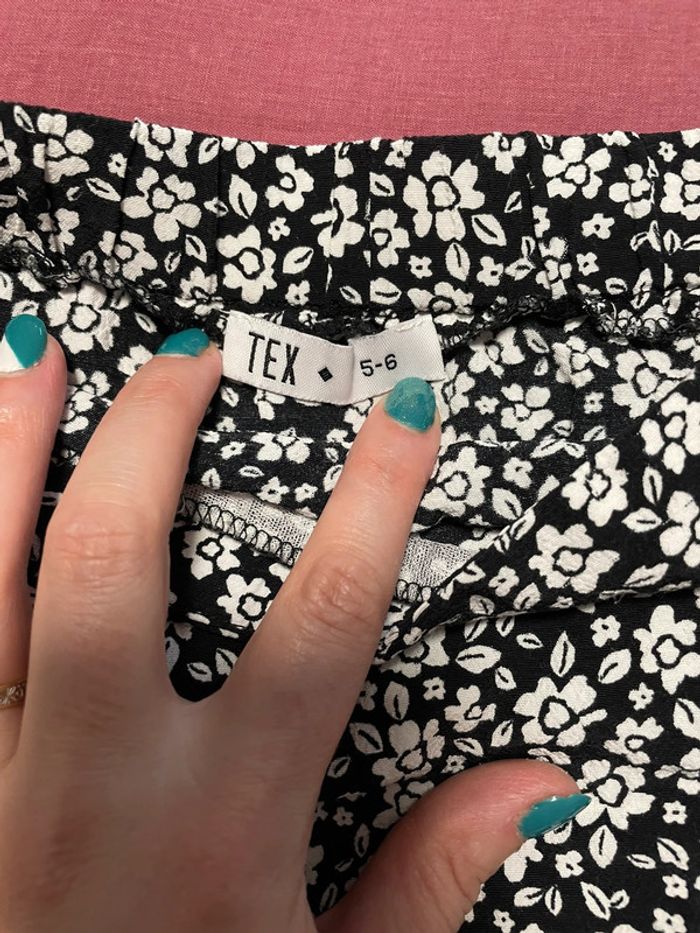 Jupe noir et blanc, motif fleur fille - photo numéro 2