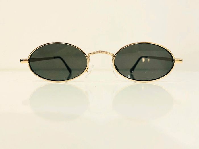 Lunette de soleil mixte ovale dorée verres verts uvprotection catégorie 3 taille moyenne - photo numéro 5