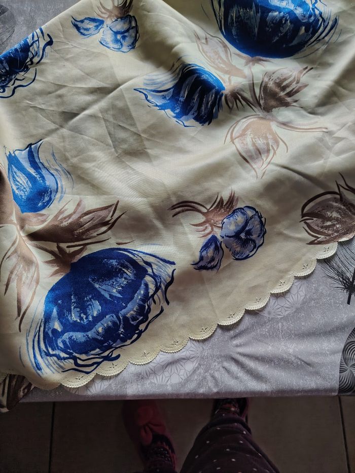 Très jolie nappe ronde en tissu - photo numéro 4