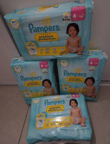 Couches Pampers taille 4