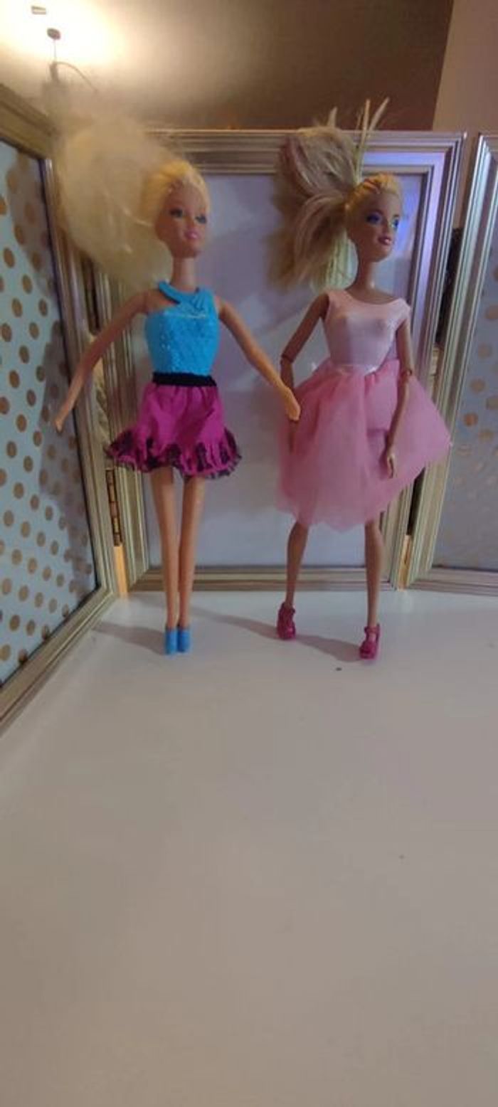 Lot de 2 barbies