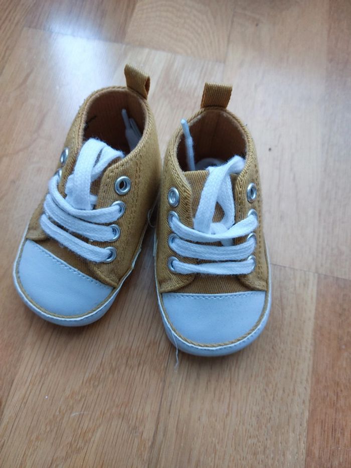 Baskets bébé taille 3/6 mois