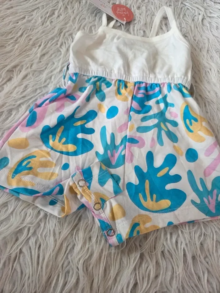 🤗 Combishort fille T.6/9mois Neuve - photo numéro 2