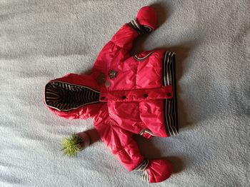 Manteau avec gants amovibles