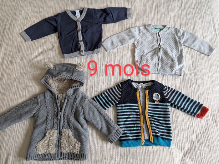 Lot de 4 gilets 9 mois
