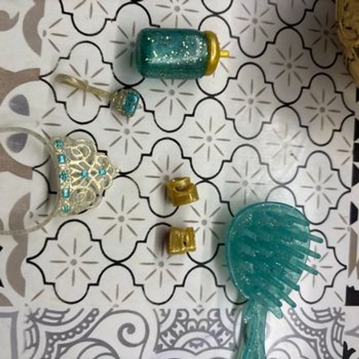 Poupée lol - photo numéro 4