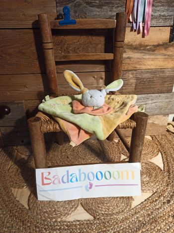 Doudou lapin baby nat vert orange be
