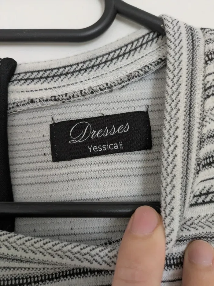 Robe droite rayée grise & blanche - C&A Yessica Taille XS (34) - photo numéro 3