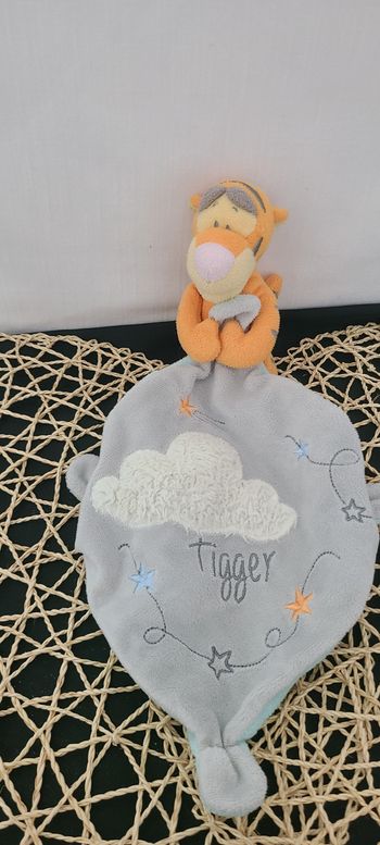 Doudou mouchoir Tigrou DISNEY NICOTOY nuage blanc gris