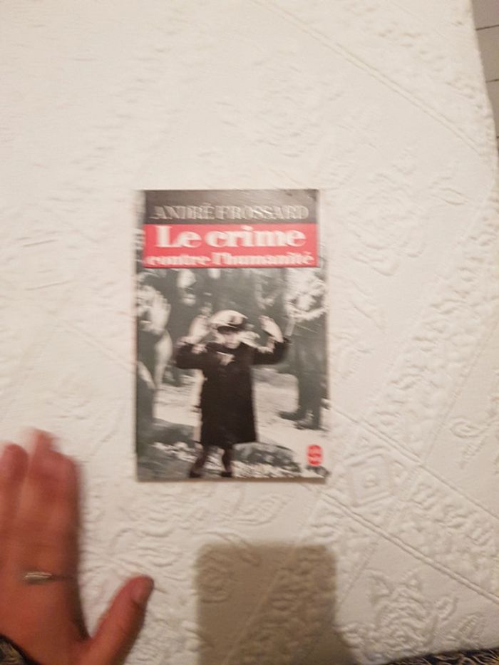 Le crime contre l'humanité- Frossard