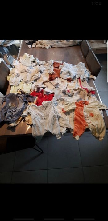 A vendre plusieurs vetement taille 1 mois