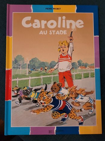 Livre rare Caroline au Stade Pierre Probst Hachette Jeunesse Album collection multicolore couleurs
