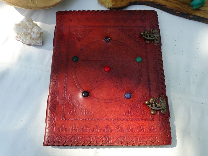 Grand grimoire cuir pentagram 7 chakras