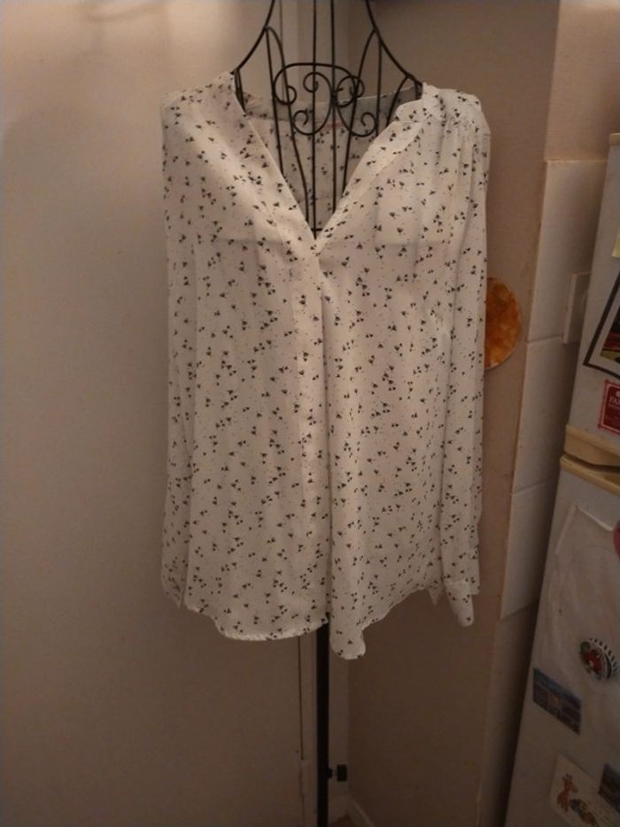 Jolie blouse blanche avec motif sympa - photo numéro 3