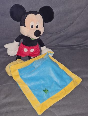 Peluche Mickey 45 cm avec mouchoir grenouille - Disney