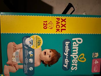 Vend carton de couches Pampers baby dry taille 4