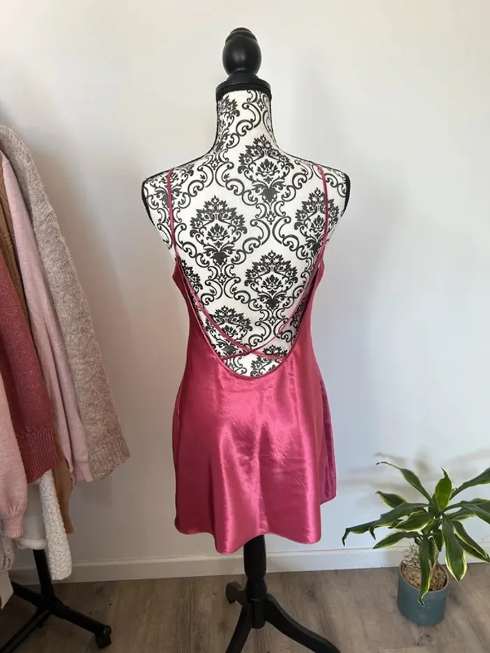 Nuisette satinée rose framboise – Taille 36 – Très bon état - photo numéro 3