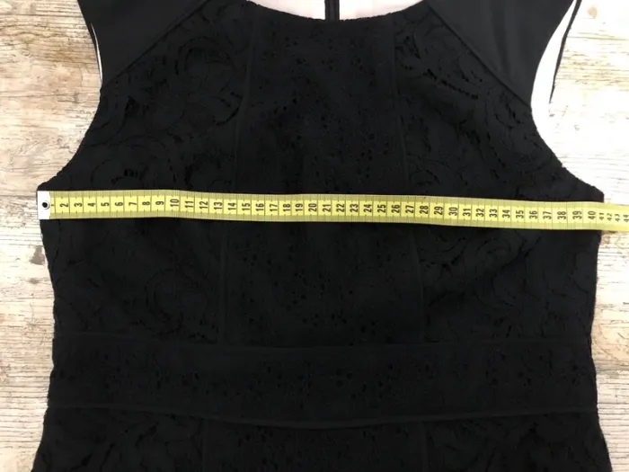 Robe chic noire en dentelle - photo numéro 12
