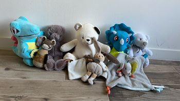 Lot peluches et doudous