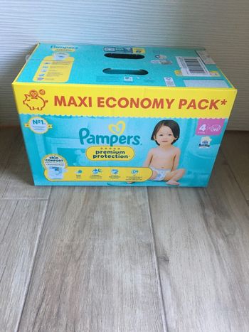 90 couches Pampers premium protection taille 4