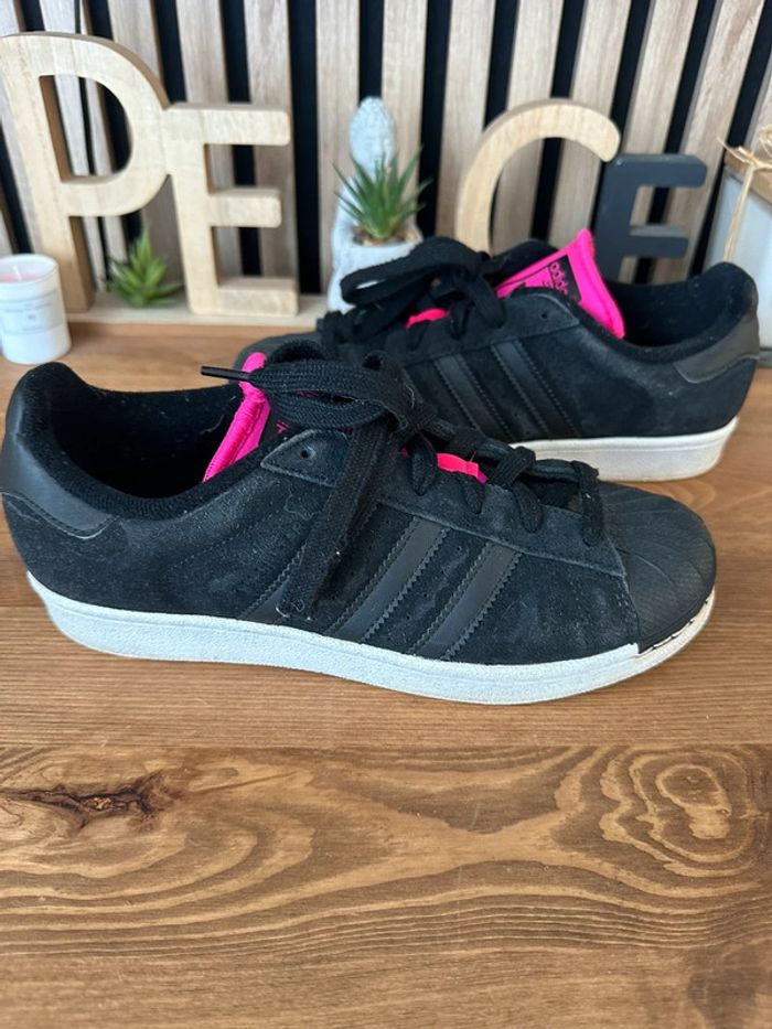 Sneakers Superstar W - cuir suédé noir et rose