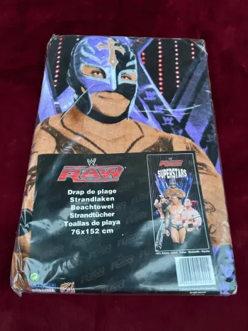 Serviette de plage WWE Raw – Édition Superstars !