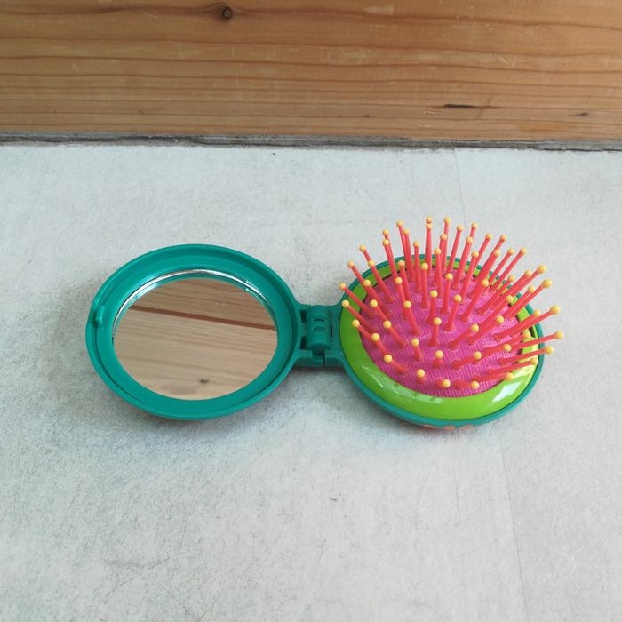 Brosse à cheveux miroir pylones - photo numéro 5
