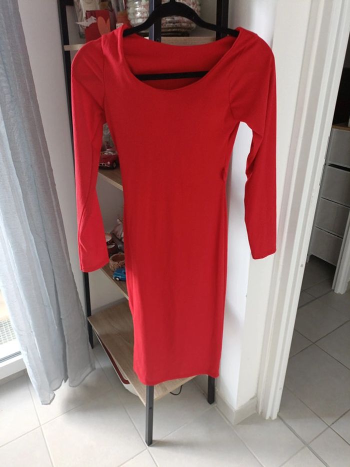 Robe rouge moulante manches longues et fente de coté – Taille S - Très bon état