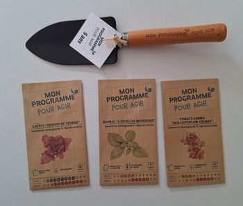 Ensemble jardinage : petite pelle et graines