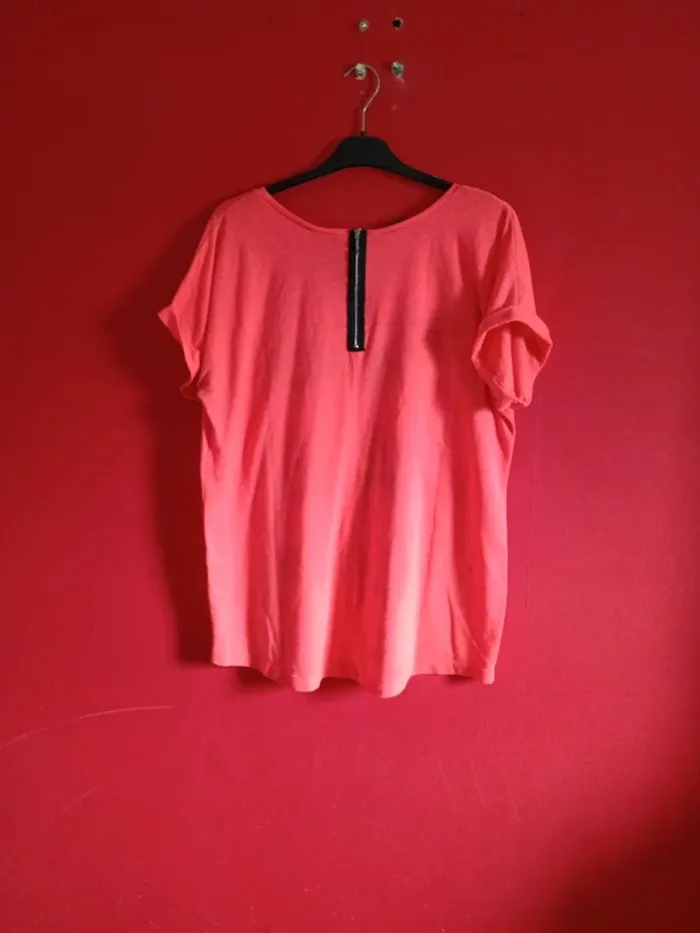 T-shirt taille 50/52 - photo numéro 2