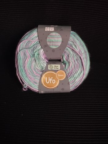 * 1 pelote turquoise violet Ufo Specials par Alison & Mae