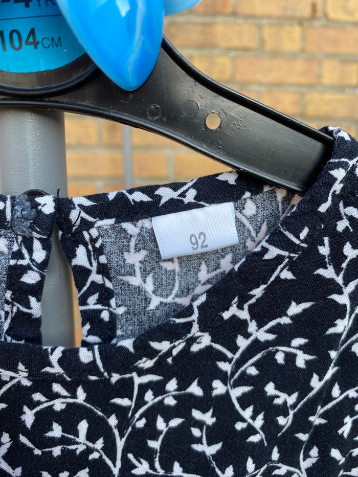 Robe noir avec motifs 2 ans - photo numéro 3