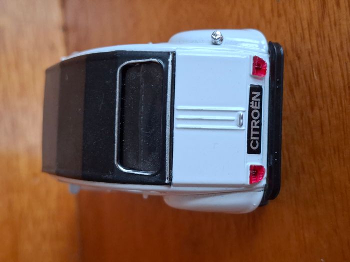 2CV - DEPARTEMENT 17 - SOFT-TOP - photo numéro 2