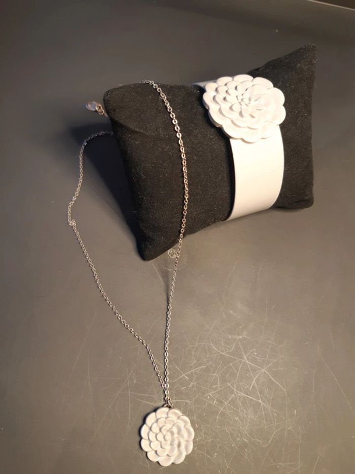 Skalli Parure collier et bracelet manchette fleur en tbe