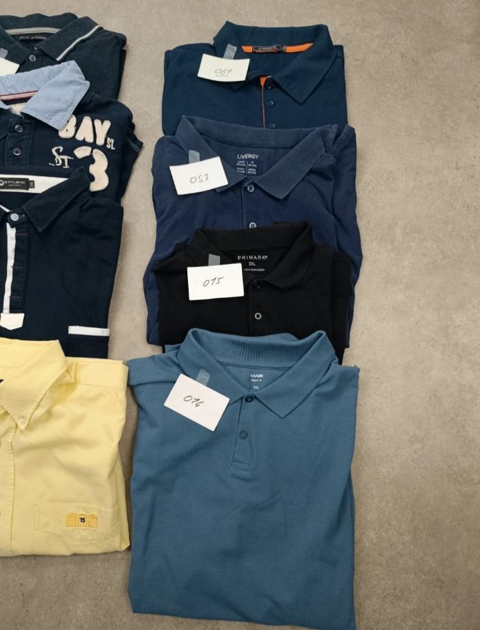 Lot de 32  Vêtements à 80€ soit 2,50€ l'unité - tee-shirt,  polos, pulls et chemise - photo numéro 5
