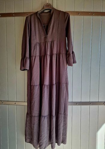 Robe noir longue à volant