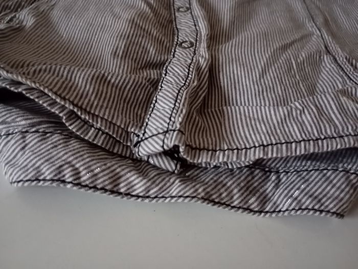 Chemisier  H &M. Manches courtes,coton rayé marine/blanc/argenté..12/16 ans,T32/36.Parfait état. - photo numéro 8