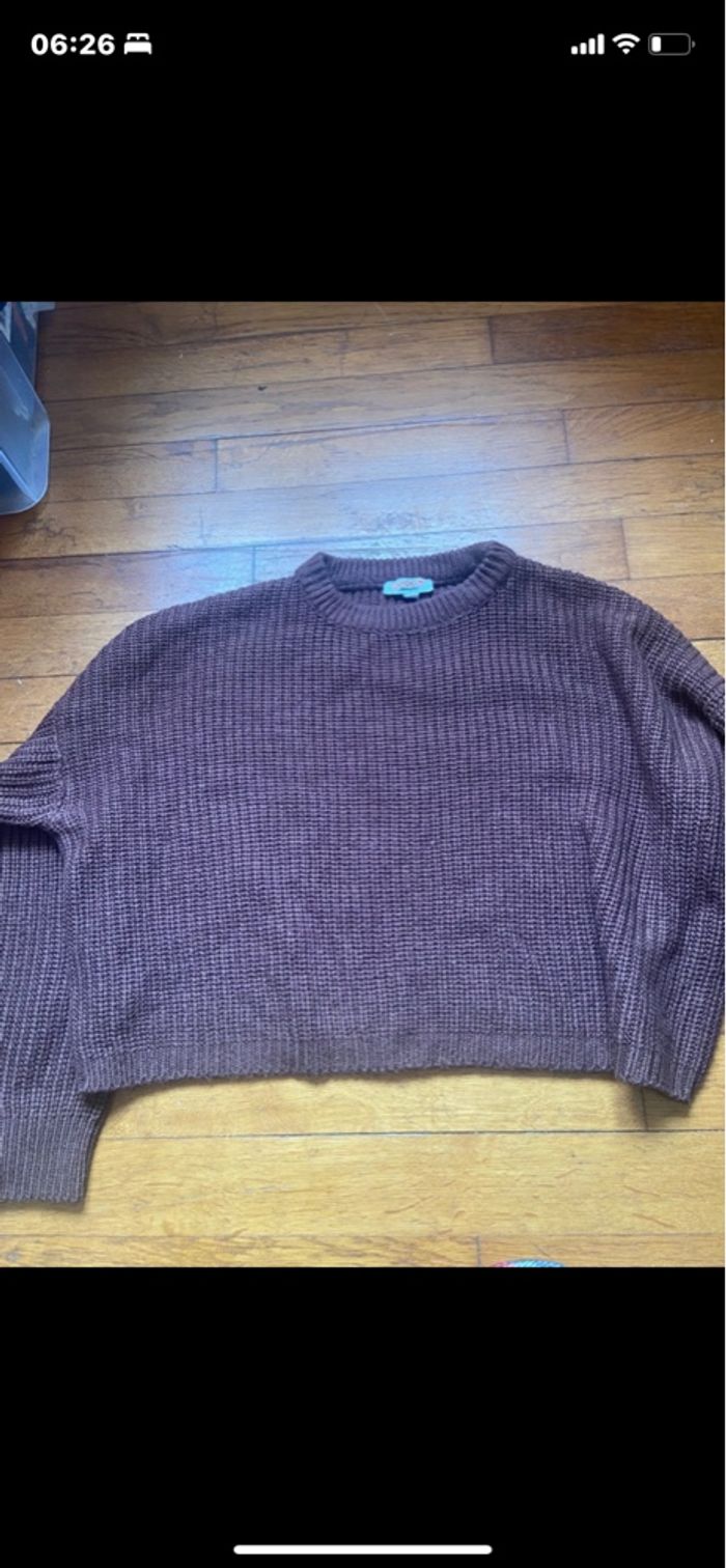 Pull court col rond en maille marron
