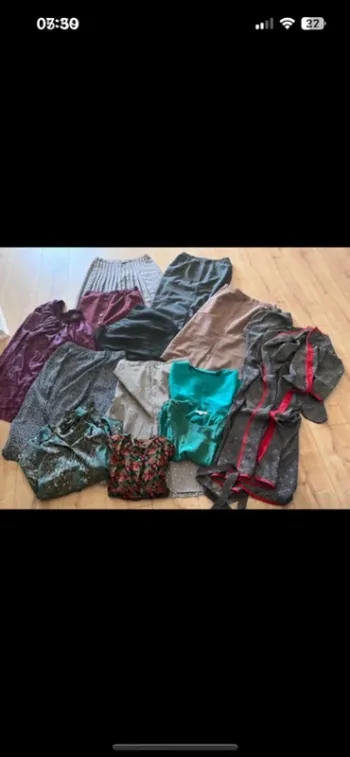 Lot de hauts et jupes pas de taille