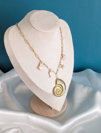 Collier breloques coquillage