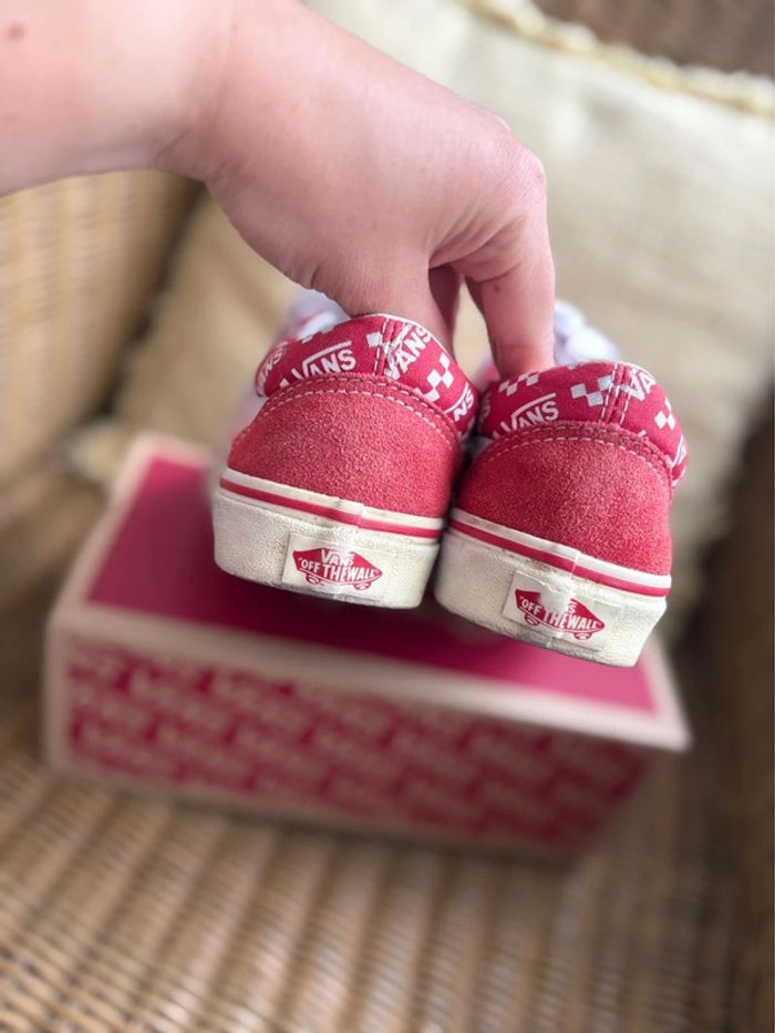 Vans Old Skool - rouge/blanc à motif - daim/cuir - en très bon état - pointure 36 - photo numéro 3