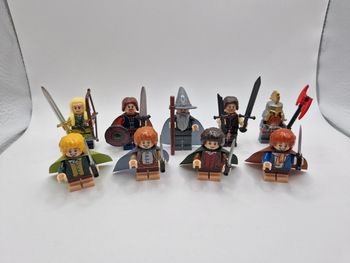 Figurines type lego 9 membres de la communauté de l'anneau seigneur des anneaux / hobbit