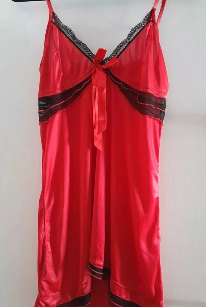 Nuisette Rouge et noire, taille 38/40