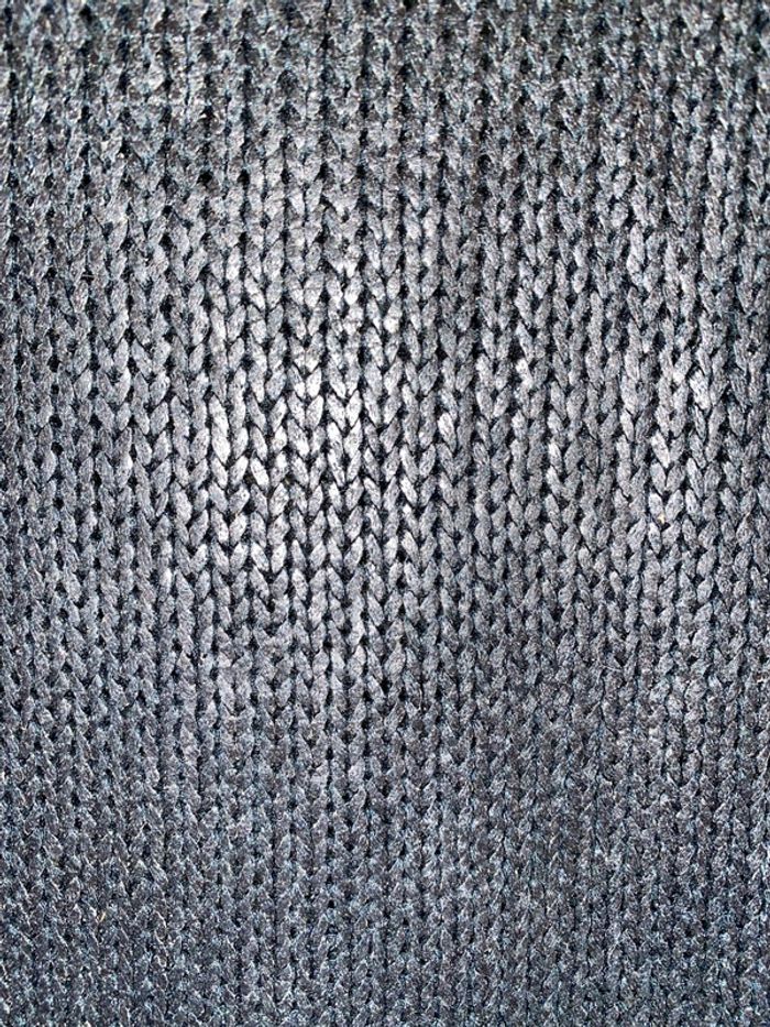 Pull noir brillant taille 36-38 - photo numéro 2