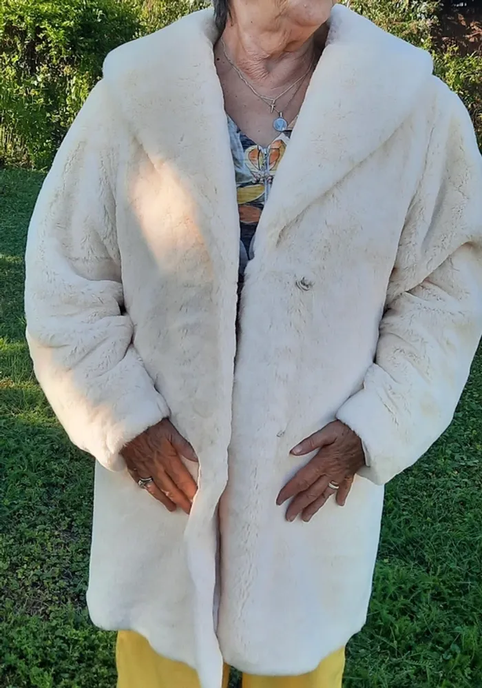 Veste 3/4 en fausse fourrure beige – Taille 44