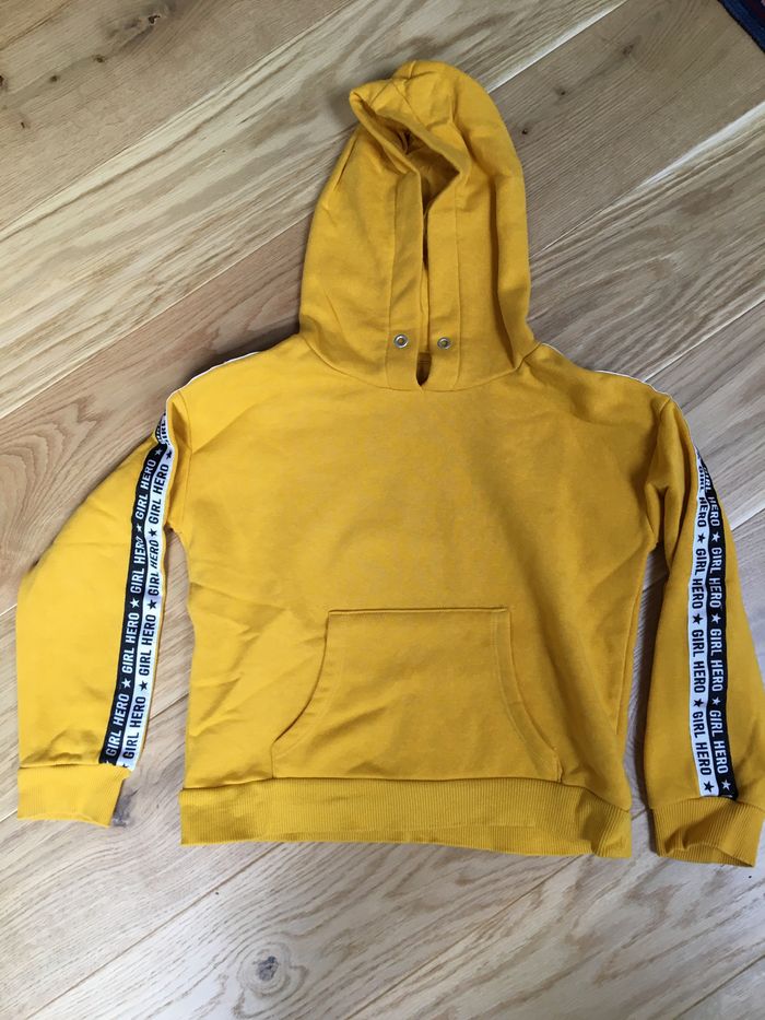 Sweat jaune à capuche