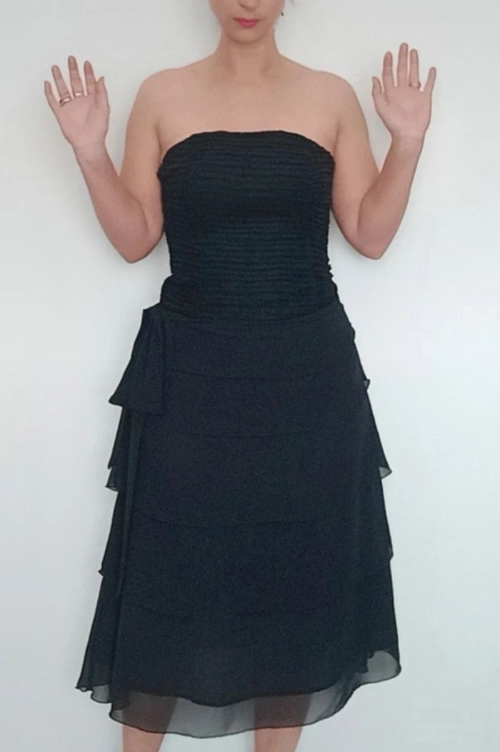 Robe cocktail bustier noire volantée chic taille 38