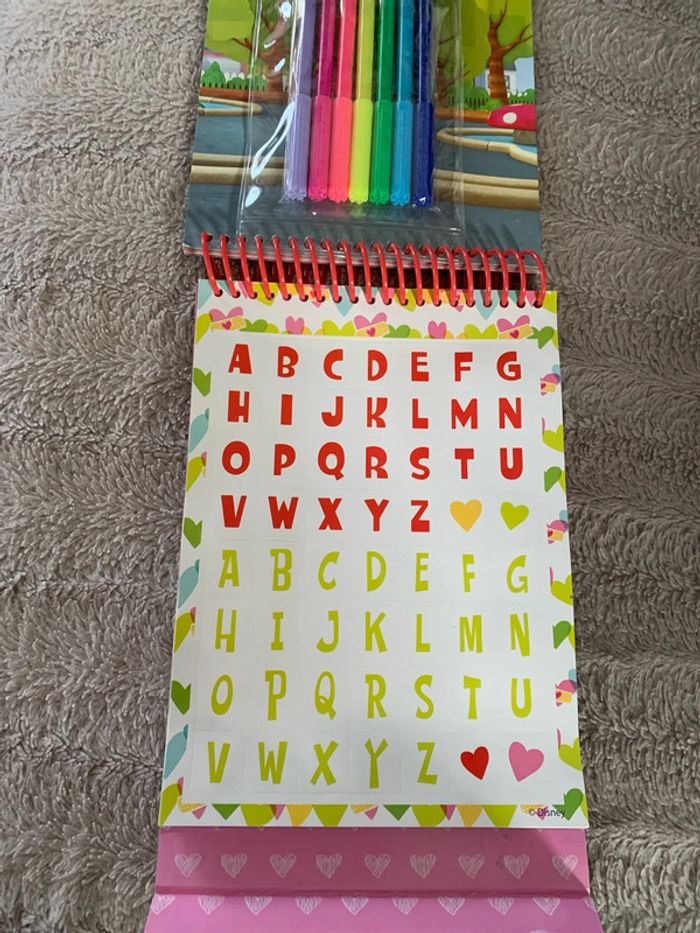 Livre Docteur la Peluche 30 pages autocollants Disney Neuf - photo numéro 4