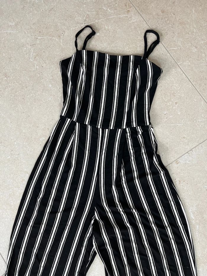 Combinaison été à bretelles noir et blanche Bershka - photo numéro 2