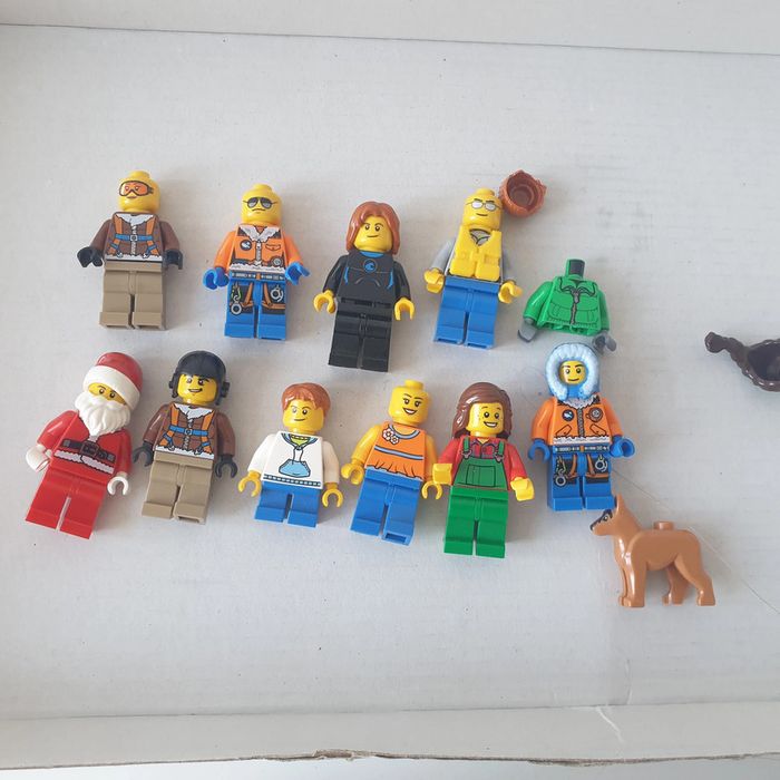 lot de lego et de minifigs voir photo - photo numéro 3